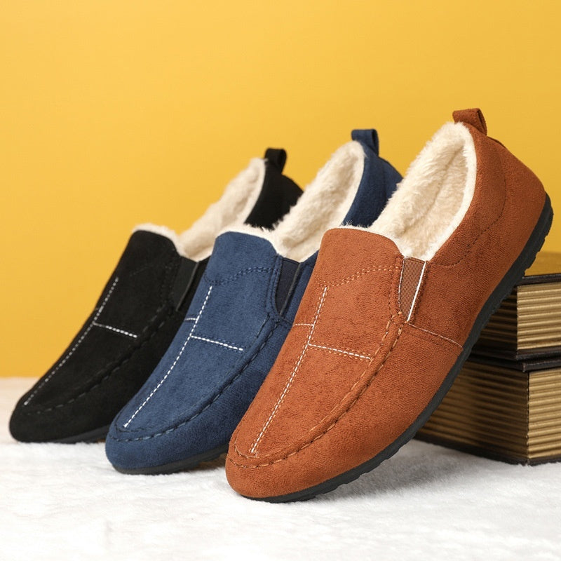 Fleece-lined warm men's casual shoes perfect for winter comfort.