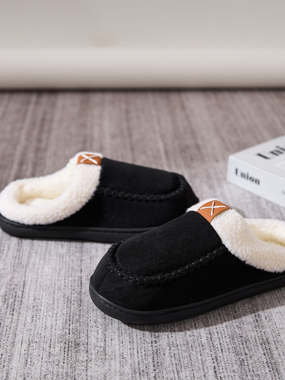 Contrast Round Toe Flat Slippers without box, perfect for casual wear