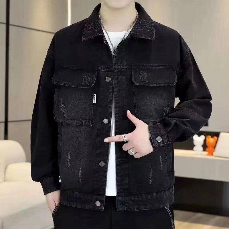 Lightweight men’s denim coat with a loose-fit design.