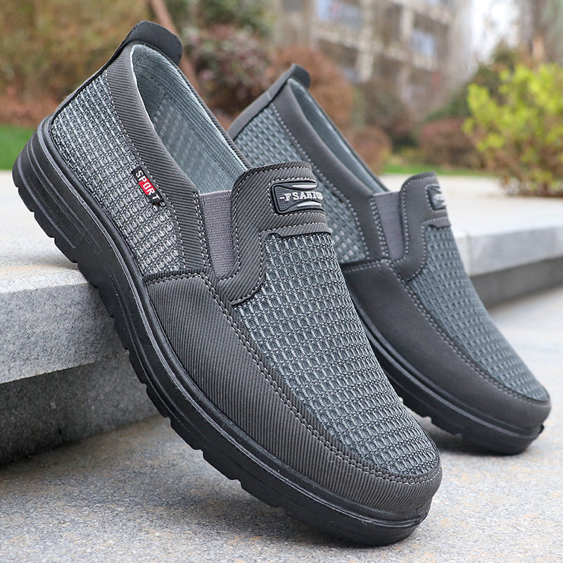 Lightweight leisure mesh shoes for men, perfect for casual wear.