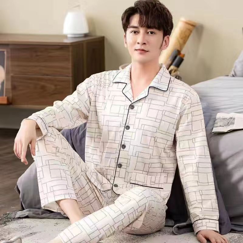 Model wearing the loose-fit Spring and Autumn Men’s Pajamas Suit, offering casual comfort.