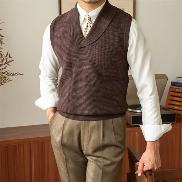 Business-ready slim fit knitted waistcoat for men in classic design