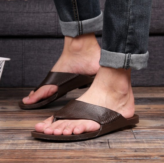 Men's lightweight waterproof flip-toe slippers for casual wear.