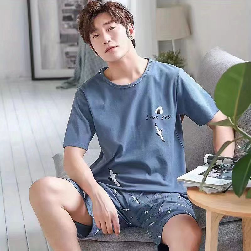 A relaxed posture showcasing the loose and comfortable fit of the Men’s Summer Short Sleeve Shorts Suit.