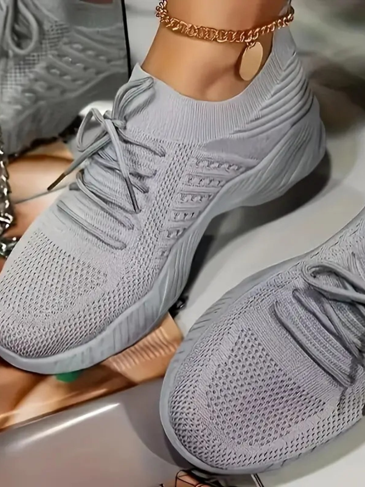 Close-up of Mesh Round Toe Flat Athletic Shoes, featuring a breathable mesh upper and round toe design.