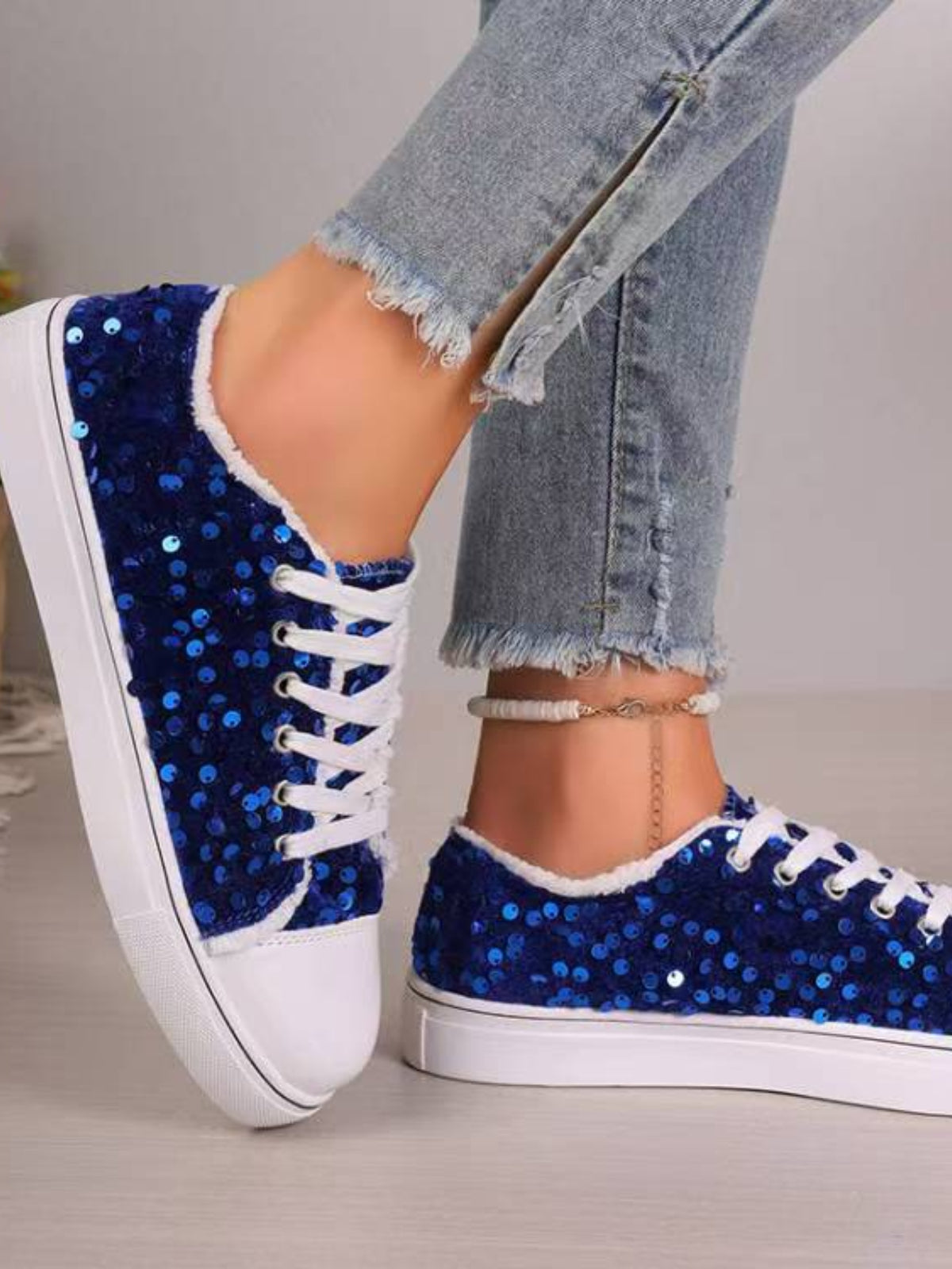 Sequin Round Toe Flat Sneakers sparkling with sequins for a stylish, everyday look.