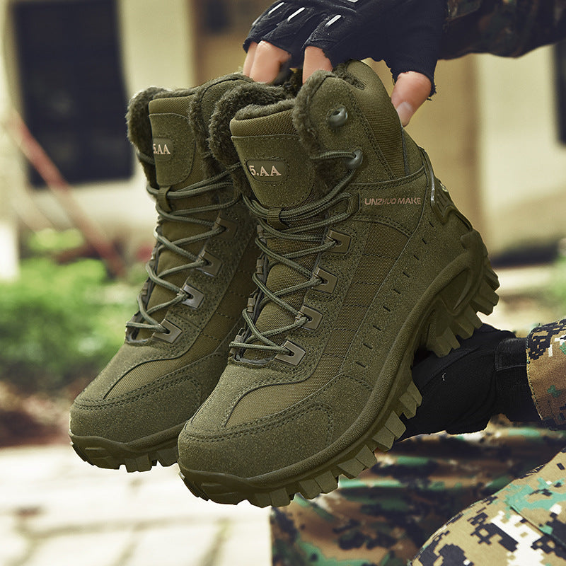 Snow-proof combat boots for men with fleece lining for extreme cold.