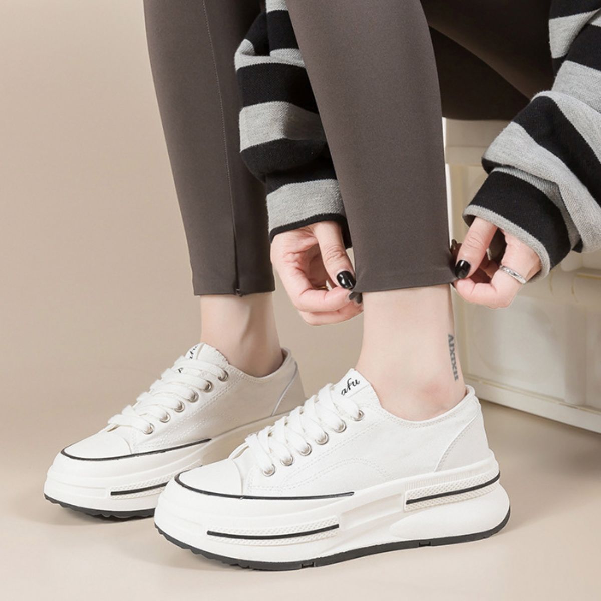 Close-up of the stylish laces on Tied Round Toe Platform Sneakers, adding to the overall trendy design.